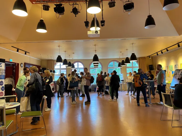 Einblicke in Momente des Aktionstages an den World-Caf&eacute;-Tischen